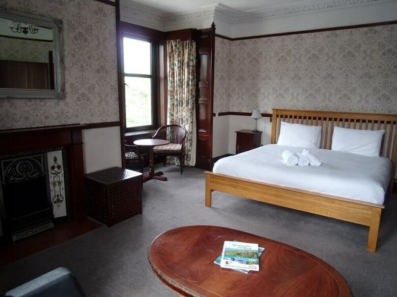 Richmond Arms Hotel