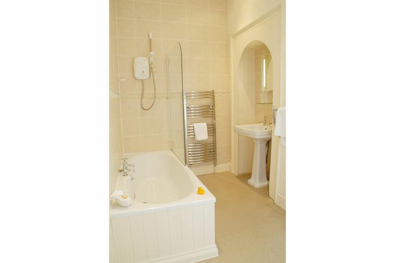 Hotel Oyo The Leven