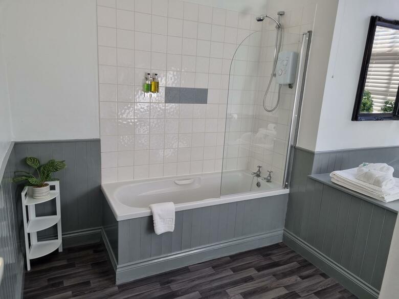 Hotel Oyo The Leven