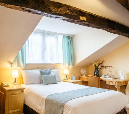 Pymgate Lodge Airport Hotel