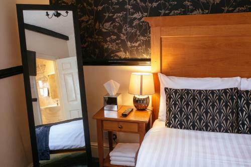 Pymgate Lodge Airport Hotel