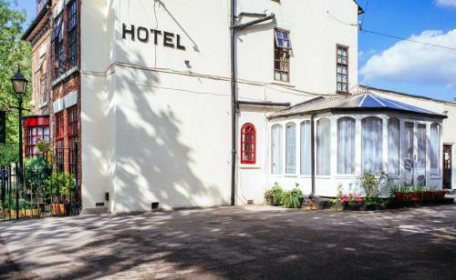 Pymgate Lodge Airport Hotel