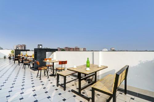 Hotel Townhouse Oak 85944 Pratham Inn