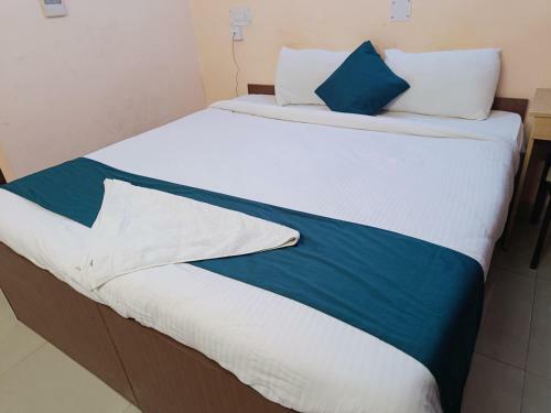 Hotel The Avps Grand