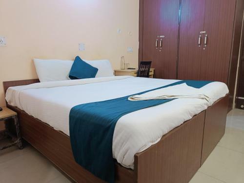 Hotel The Avps Grand