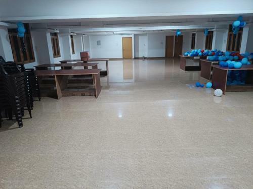 Hotel The Avps Grand