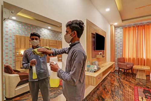 Hotel Townhouse Oak Paras Inn