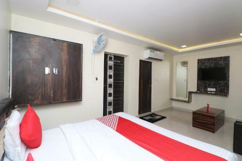 Vaccinated Staff- Oyo Flagship 30884 Hotel Lr Regency