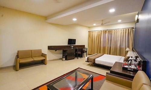 Fabhotel Sapphire