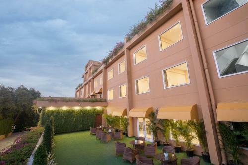 Hotel Lalita Grand