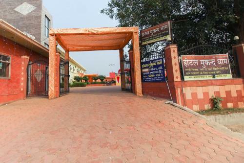 Hotel Oyo 65566 Mukund Dham