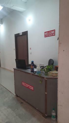 Oyo 85195 Hotel Spark Inn