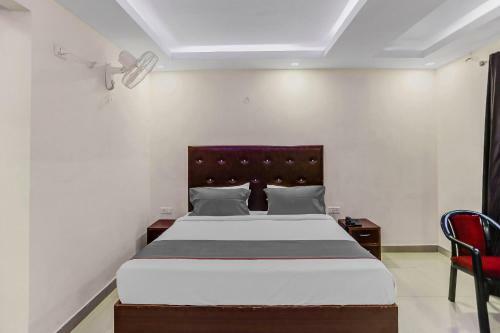 Collection O 69818 Hotel Ambition