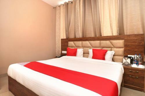 Oyo 27743 Hotel Platina