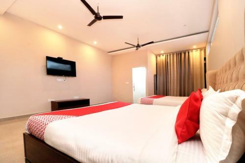 Oyo 27743 Hotel Platina
