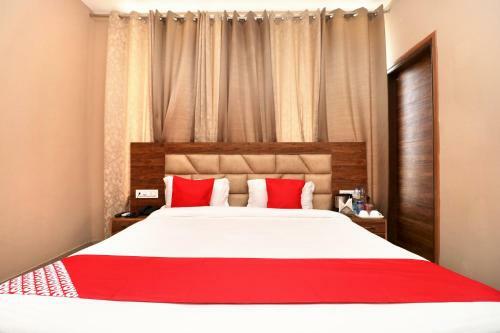 Oyo 27743 Hotel Platina