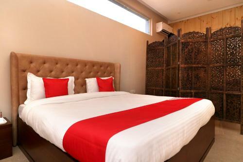 Oyo 27743 Hotel Platina