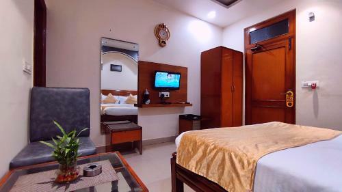 Hotel Mahesh By Shrigo Hotels