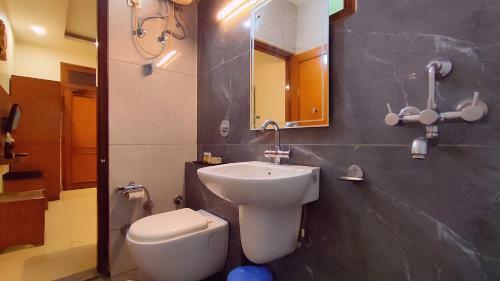 Hotel Mahesh By Shrigo Hotels
