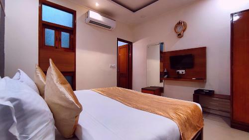 Hotel Mahesh By Shrigo Hotels