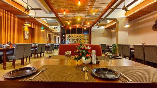 Hotel Mahesh By Shrigo Hotels