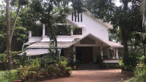 Shruthi's Aarohi-nature's Retreat