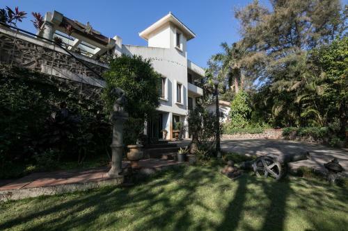 Stayvista At Shiraz Villa