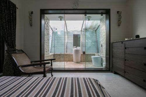 Stayvista At Shiraz Villa