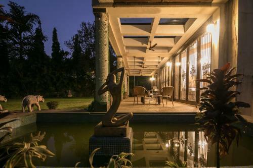 Stayvista At Shiraz Villa