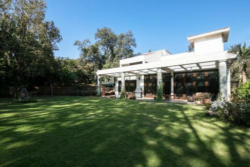 Stayvista At Shiraz Villa