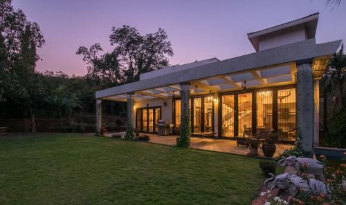 Stayvista At Shiraz Villa