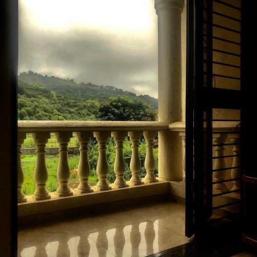 Villa Hillside Hideaway