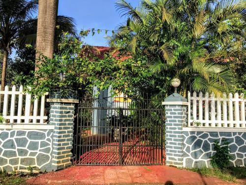 Peephole To Paradise In Lonavala.