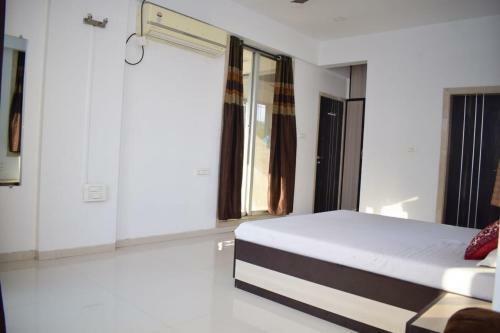 Kohinoor Villa 3bhk AC With Private Pool