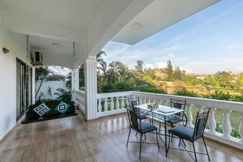 Villa Stayvista At Casa Ela