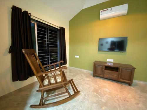 Capetown Villa With Pool, Jacuzzii, Dj, & Hot Bath Tub
