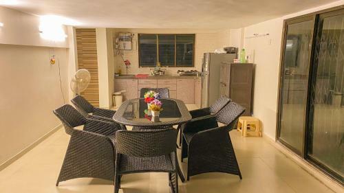 Luxury Ashhville 4 Bhk Pool+lawn Villa