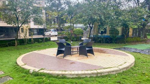 Luxury Ashhville 4 Bhk Pool+lawn Villa