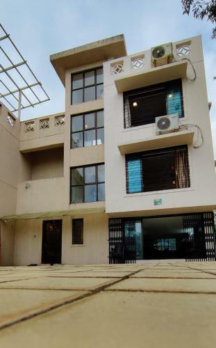 Luxury Ashhville 4 Bhk Pool+lawn Villa