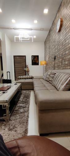 Luxury Ashhville 4 Bhk Pool+lawn Villa