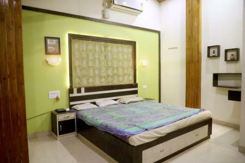 Villa Lonavala Vella