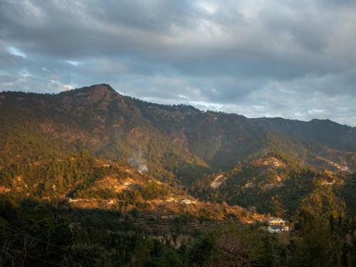 Captains Paradise At Mukteshwar Hill Station