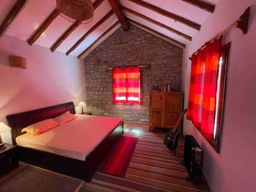 The 3 Oaks: Rustic 4br Villa W/ Pool Table & Games