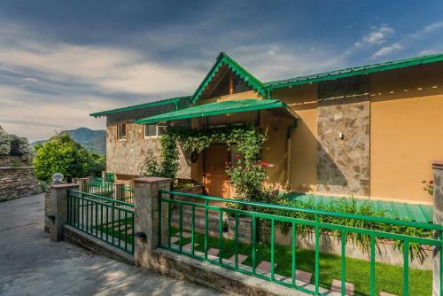 Villa Saffronstays Green Gables