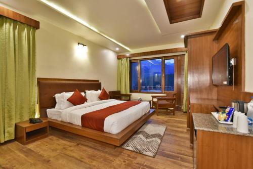 Hotel Ashapuri Residency Manali
