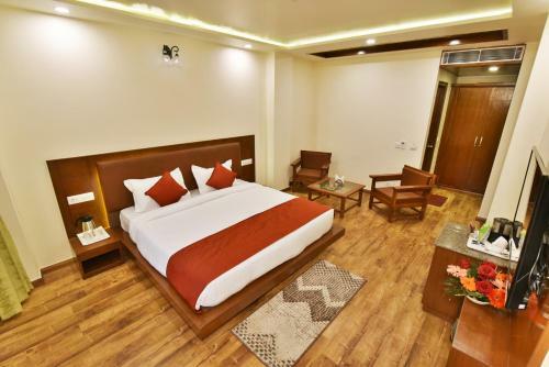 Hotel Ashapuri Residency Manali