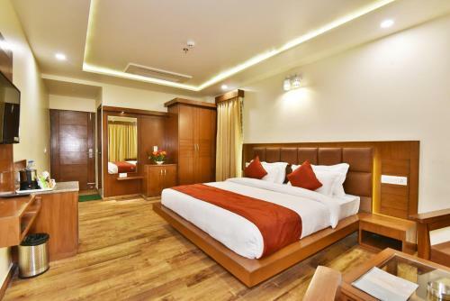 Hotel Ashapuri Residency Manali