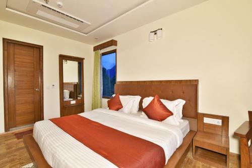 Hotel Ashapuri Residency Manali