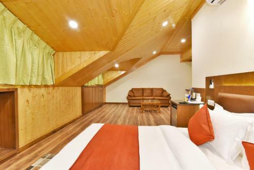Hotel Ashapuri Residency Manali