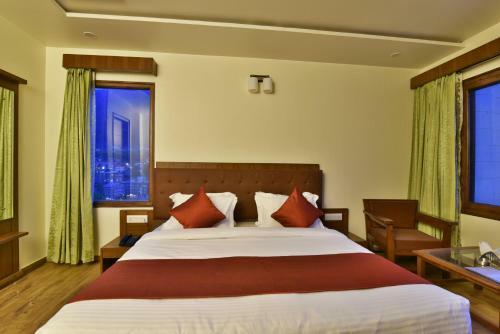 Hotel Ashapuri Residency Manali